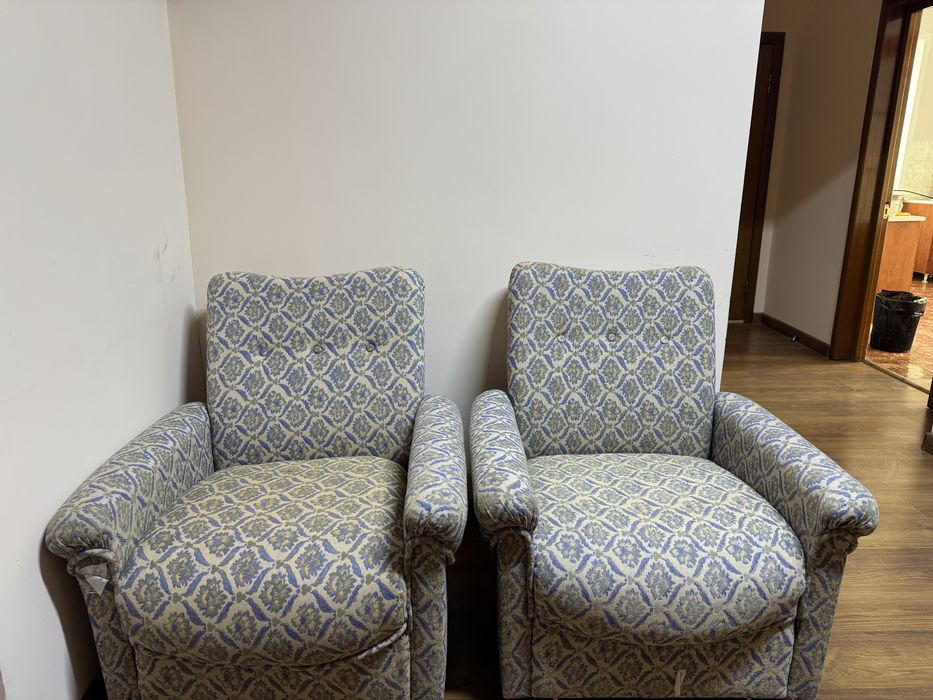 Продам диван с креслами