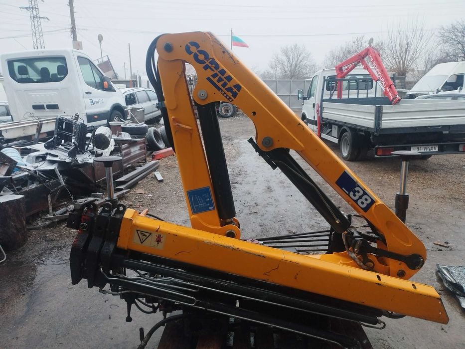 Автокран за лекотоварен камион