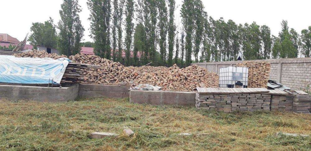 Нурафшон (Тойтепа).Уй куришга 10 сотихли ер сотаман.50м*27.5м