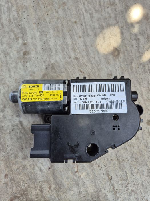 Motoras pentru trapa VW marca Bosch