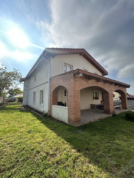 Casă Individuală Premium de Vânzare Finisaje de calitate Design clasic Lețcani