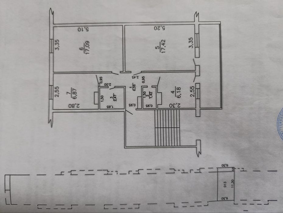 Продаётся  трёхкомнатная квартира в центре города Джизак