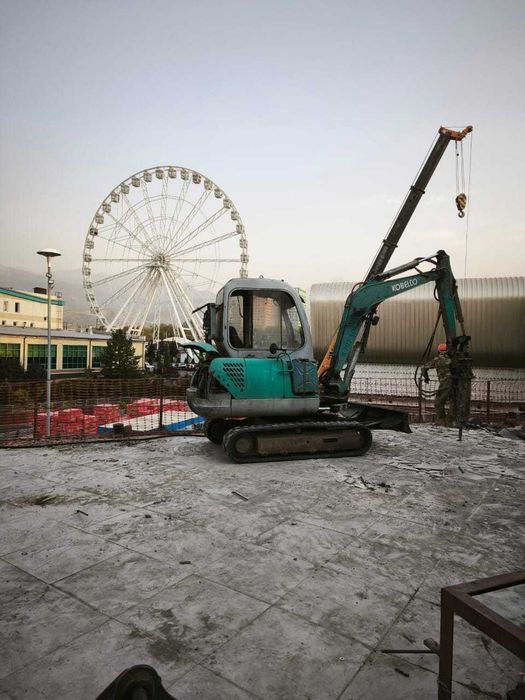 Услуги ямобура. Услуги мини экскаватора