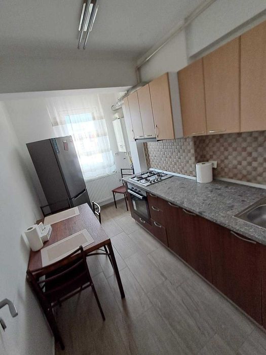 Apartament 3 camere + loc de parcare - de inchiriat