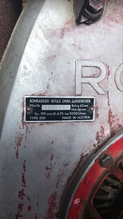 Motocositoare pe benzină, 2 timpi, cu lamă de 1.4 m – motor Rotax 6 CP