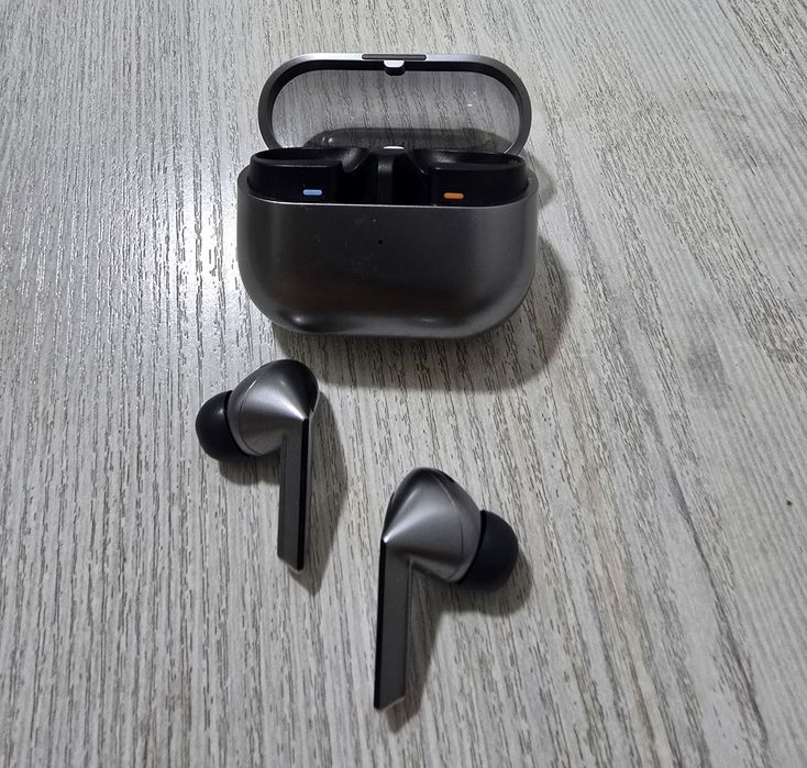 Наушники samsung galaxy buds3 pro в отличном состояние