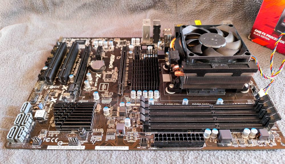 8-ядрен комплект: AMD FX-8350 (4.2GHz) + Дъно ASRock 970 Extreme3 + Ох