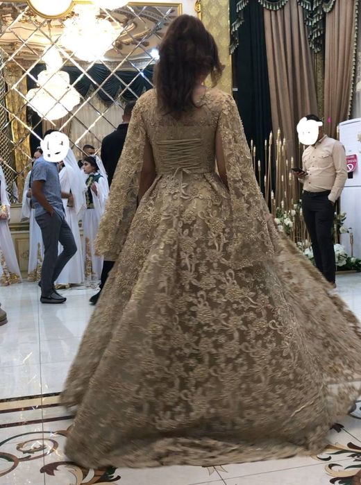 Vecherniy ko’ylak sotiladi 36-38-40 razmerga to’g’ri keladi