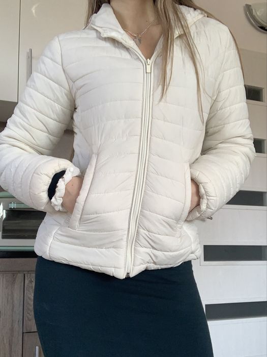 Stradivarius Есенно бяло шушлеково яке Размер S