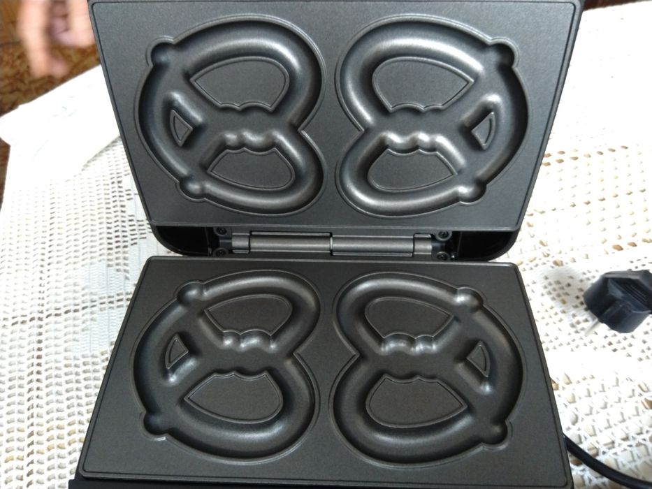 НОВ уред за брецели/ гевреци Princess M-2032004