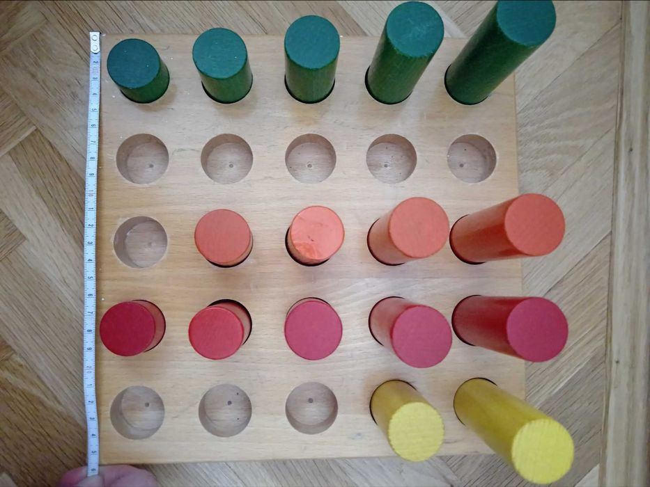 Joc tavă cu cilindri din lemn, Scara Montessori