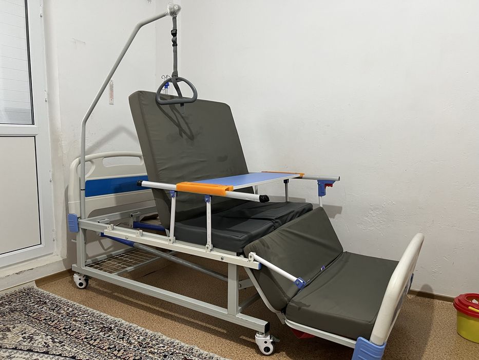 Кровать медицинский.