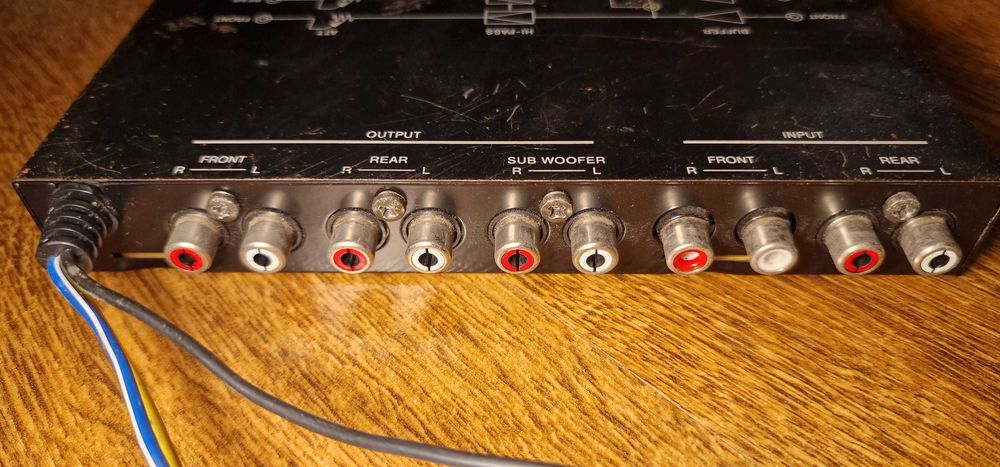 Crossover auto Sony xec 500