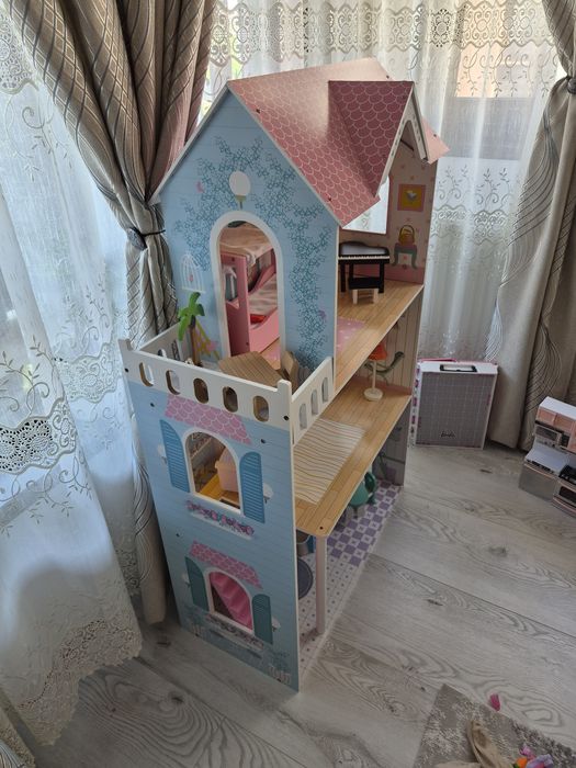 Casuta de papusi din lemn inaltime 120 cm