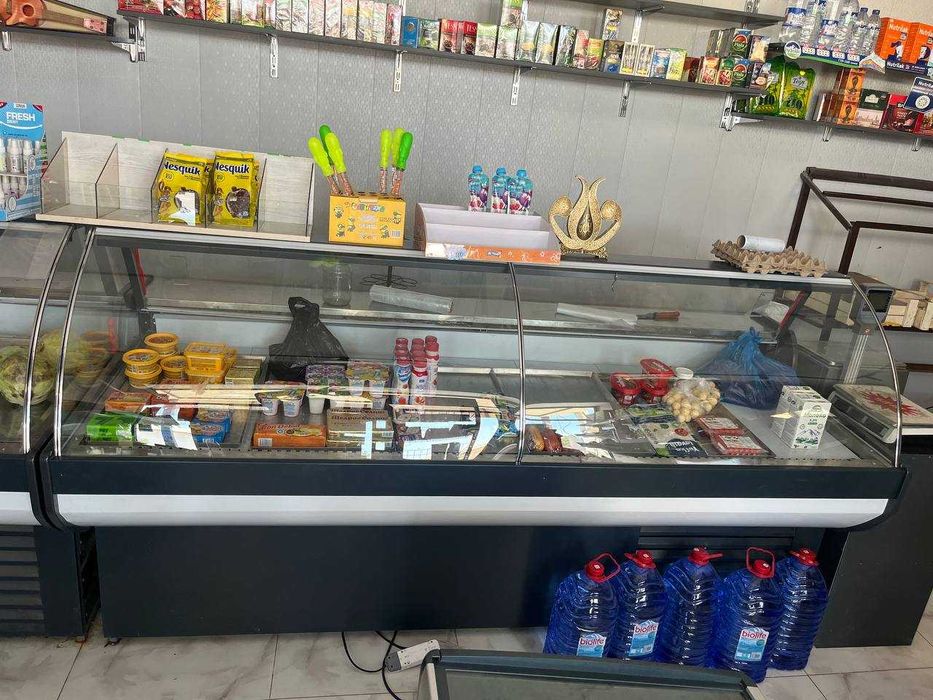 продаю витринные холодильники 2.5 метра для мясного магазина