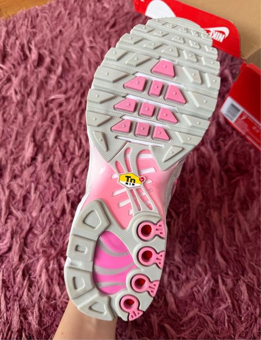 Adidasi nike noi nepurtati