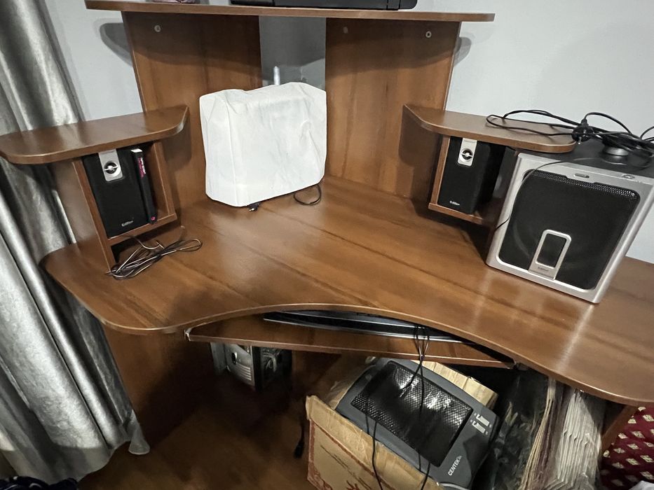 Срочно продам компьютерный стол