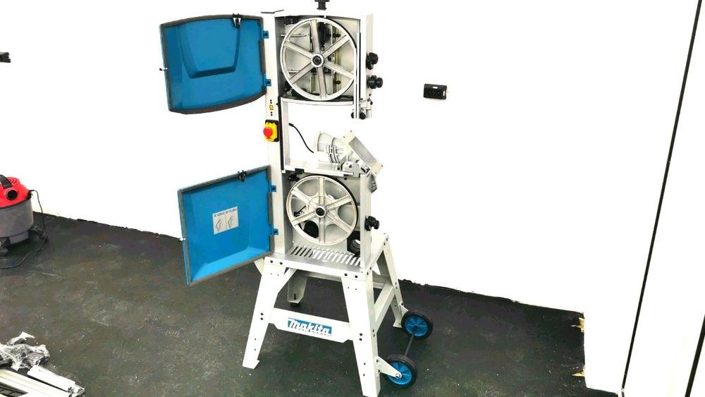 Ленторез Банциг за дърво Makita LB1200F, 900 W, 305 мм