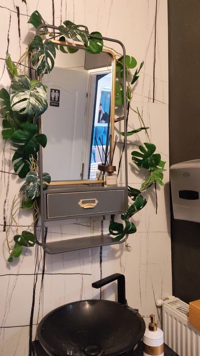 Polita cu oglinda si sertar pentru baie gri cu detalii aurii