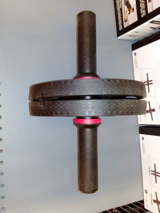 продавам ролка за различни упражнения но най вече коремна преса