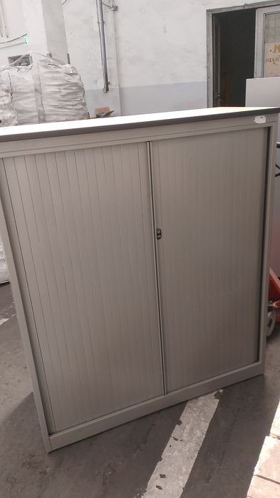 Dulap metalic, usi retractabile