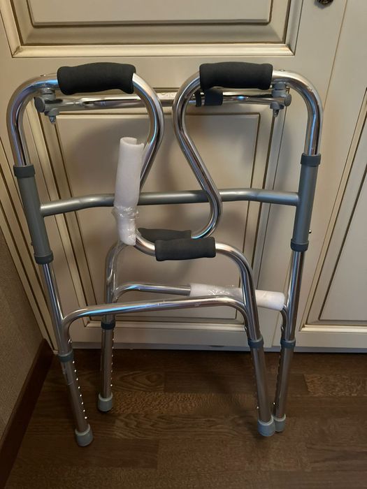 Ходунки для пожилых людей