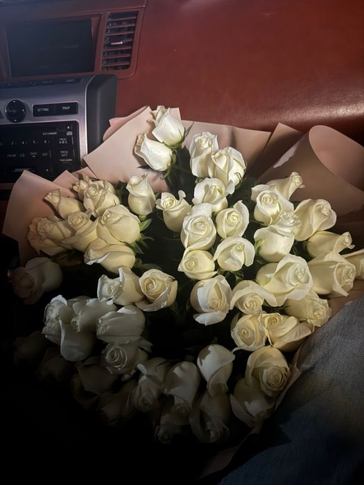 Белые розы 51 шт