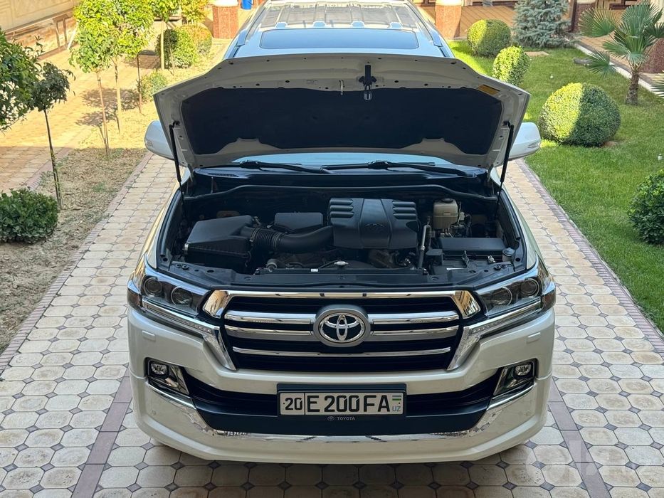 Toyota Land Cruzer 200..