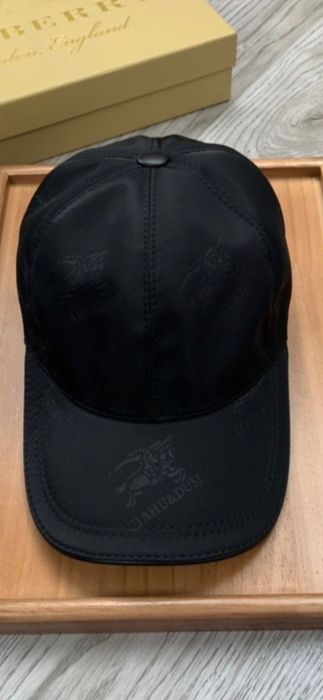 Șapcă Burberry, model 2026, 8 modele, preț fix