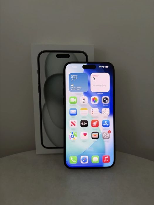 Vând iPhone 15 plus  256GB, stare foarte bună, liber de rețea. Un telefon performant  fara defecte procent baterie 87% husă și folie liber de rețea