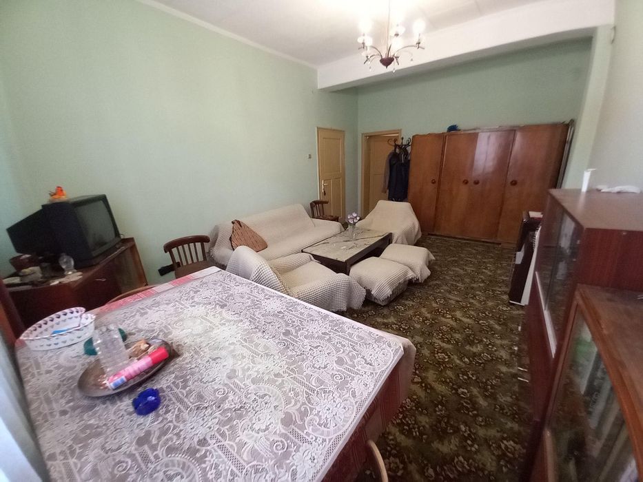 Продава етаж от къща  в гр.Дупница