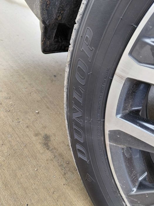 Продавам летни гуми  DUNLOP SP SPORT MAXX 050 225х50х18 на 400 км .