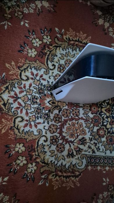 Продам PS 5 в отличном состоянии