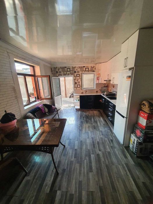 Yu  Продаётся дом на 2,3 сотках, 4 комнаты, 2 спальни, ул. Хаваст