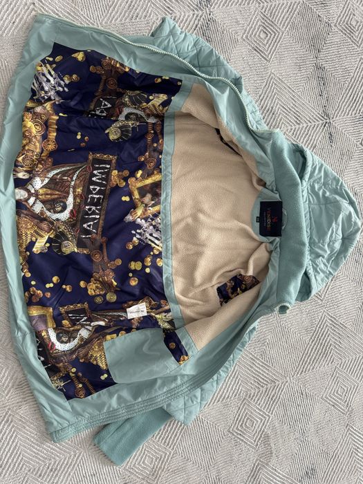 Продам куртку для девочки