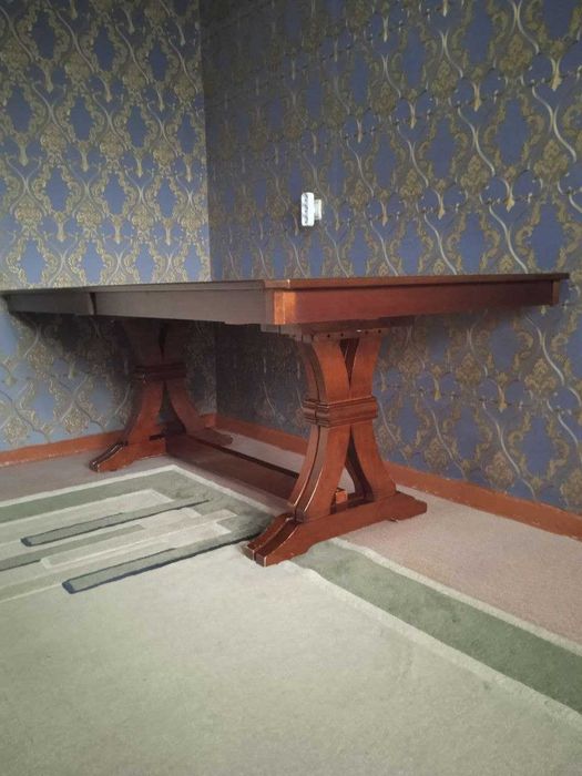 Гостиный стол малайзийского производства