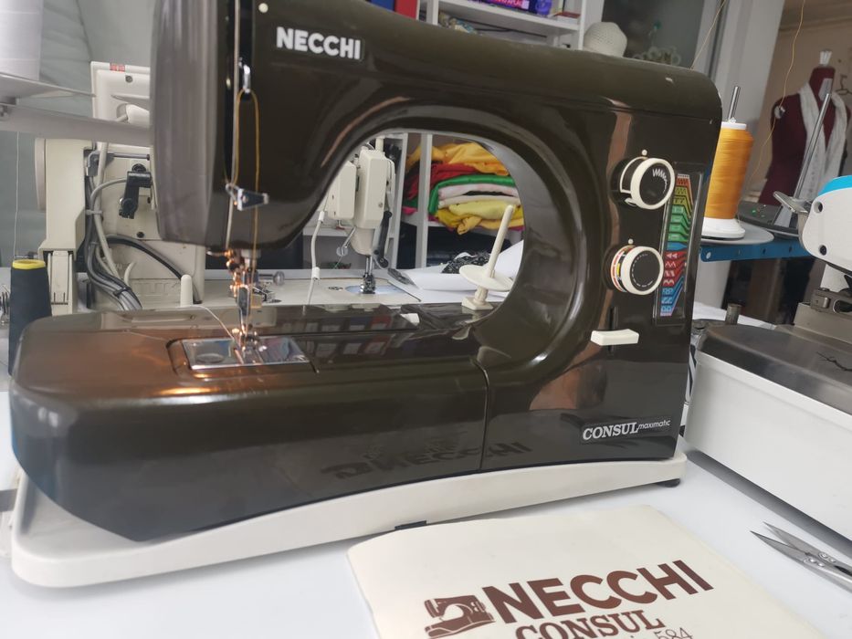 Mașina  cusut brodat Necchi 586  profesională