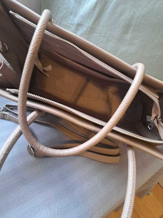 дамска чанта в бежов цвят