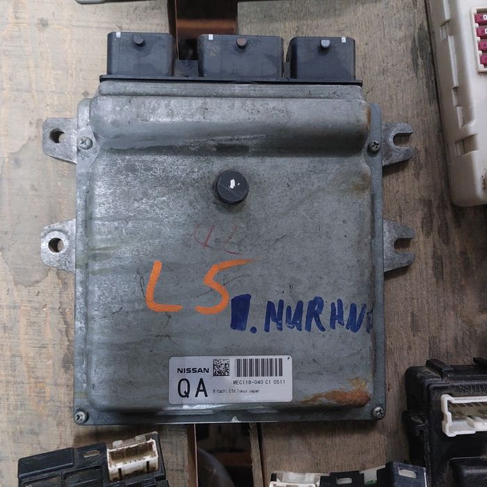 На Nissan электронные блоки