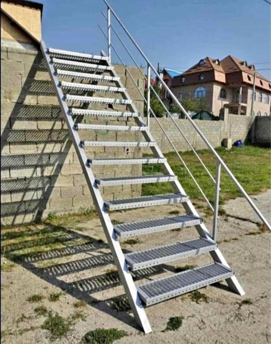 Scari zincate de exterior