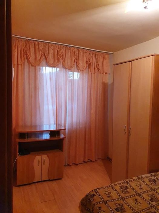 Închiriez apartament!