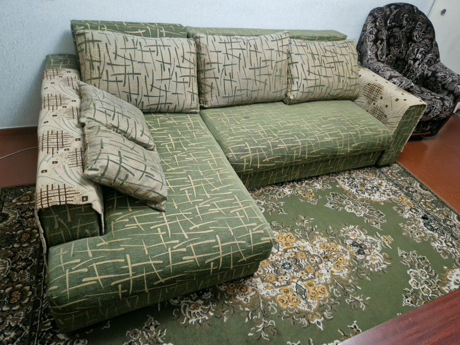 Продам диван. Торг. Самовывоз.