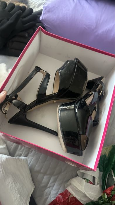 Отдам даром или за вкусняшки)