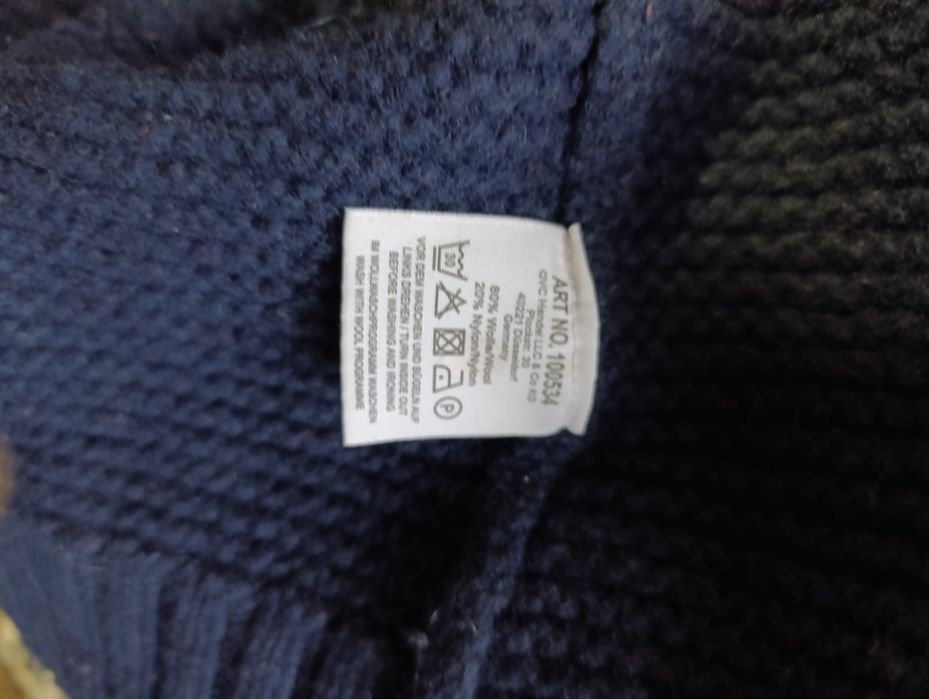 Продавам вълнена жилетка