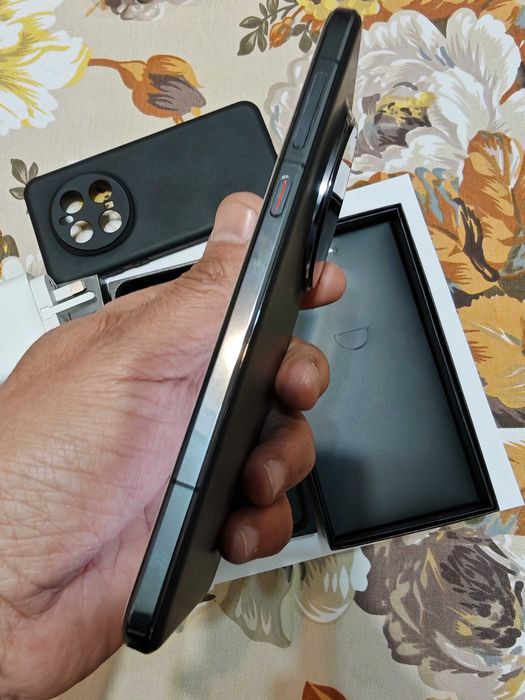 Honor Magic7 Pro/12-512/,като нов,комплект.