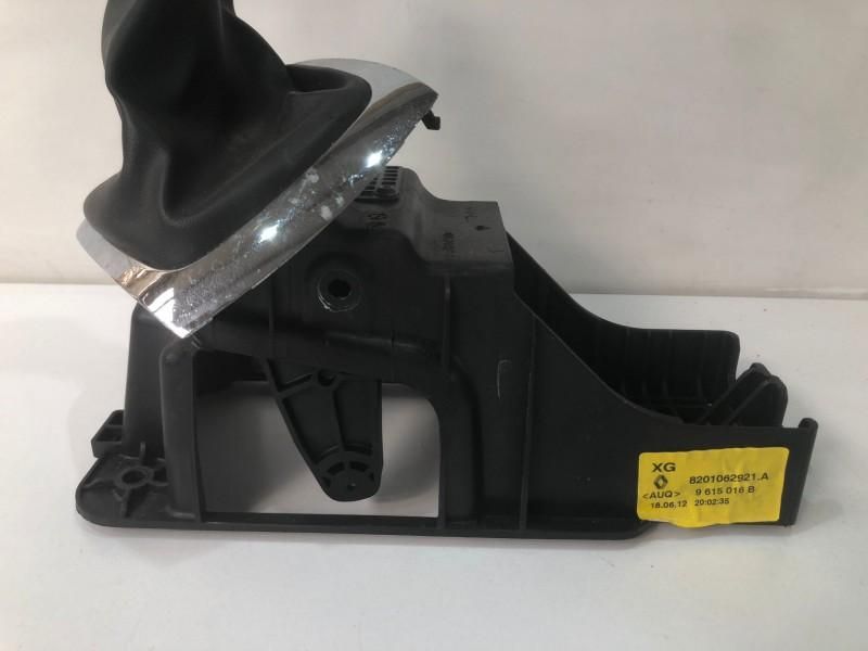 Timonerie manuala cu nuca si manson Renault Megane 3 facelift 82010629