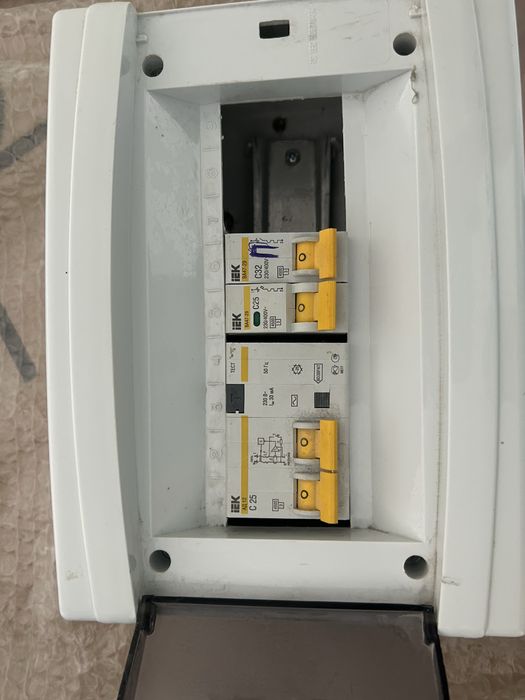 Щит электрический с автоматами