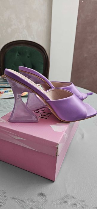 Босоножки летние атласные