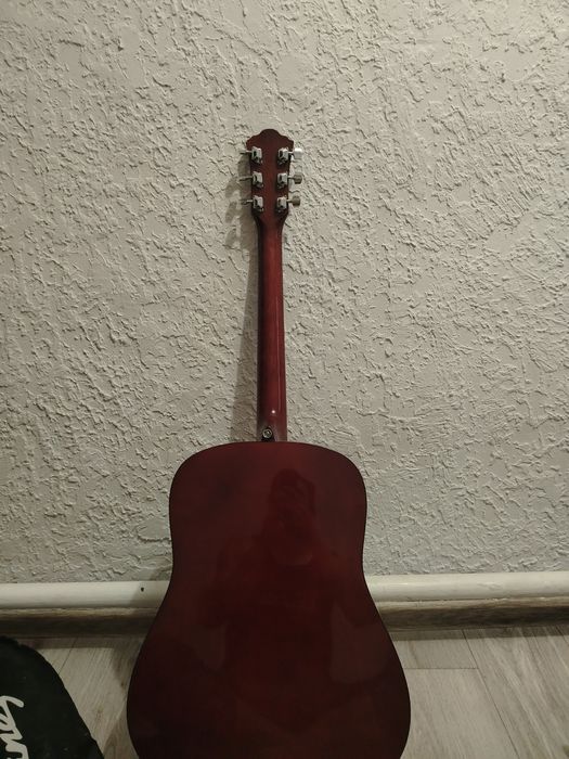 Продам хорошую гитару