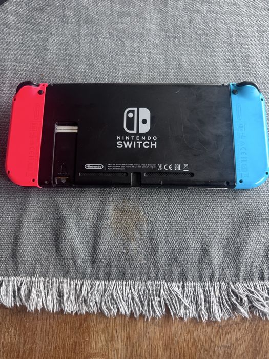 Nintendo switch (пълен комплект + 4 игри)